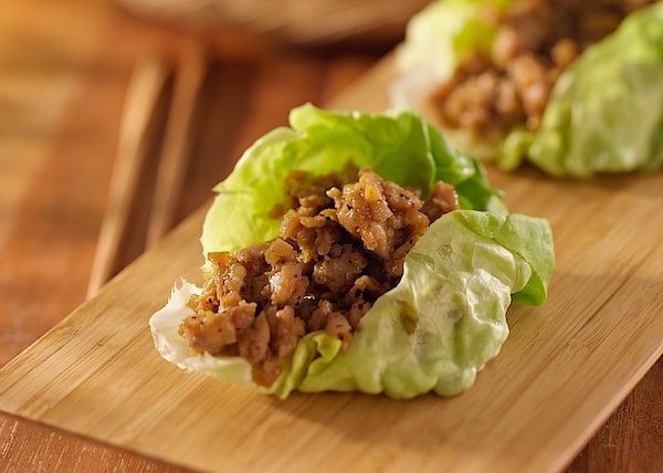 easy keto low-carb pf chang’s chicken lettuce wraps