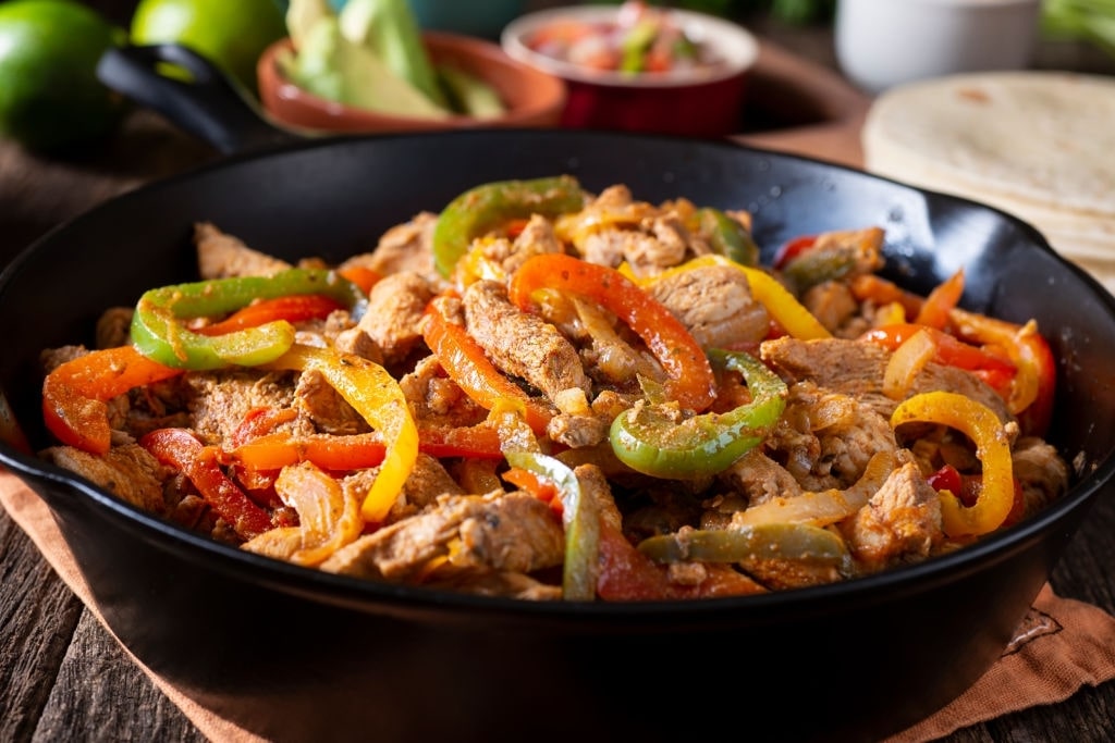 keto chicken fajitas bowl