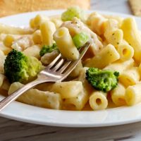 chicken alfredo with broccoli