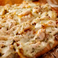 chicken alfredo pizza