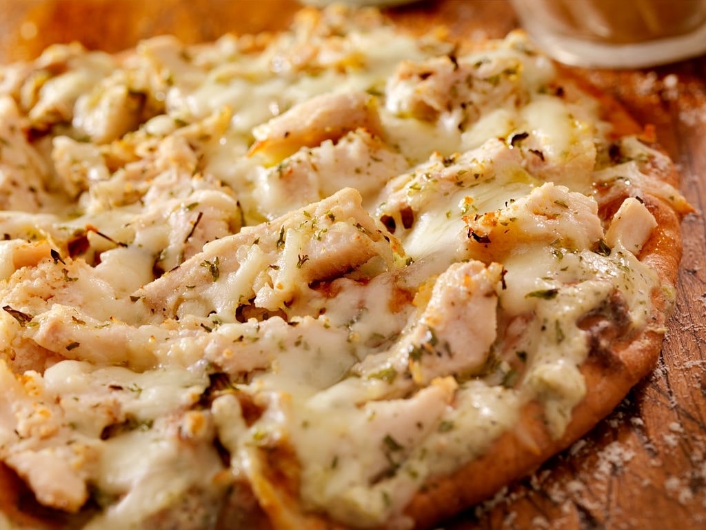 chicken alfredo pizza