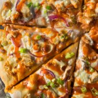 keto buffalo chicken pizza