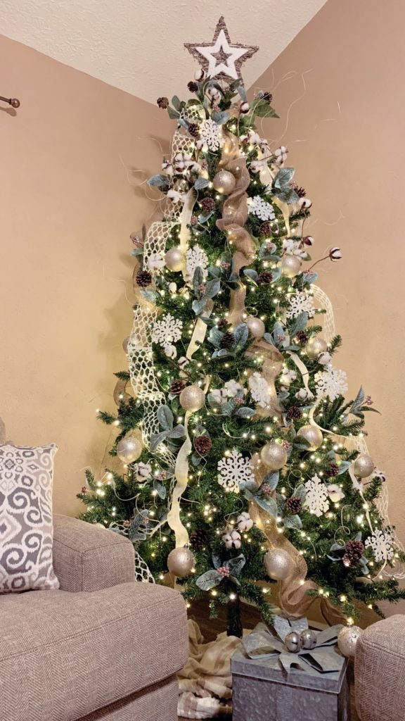 farmhouse style Christmas tree with natural ornaments on display