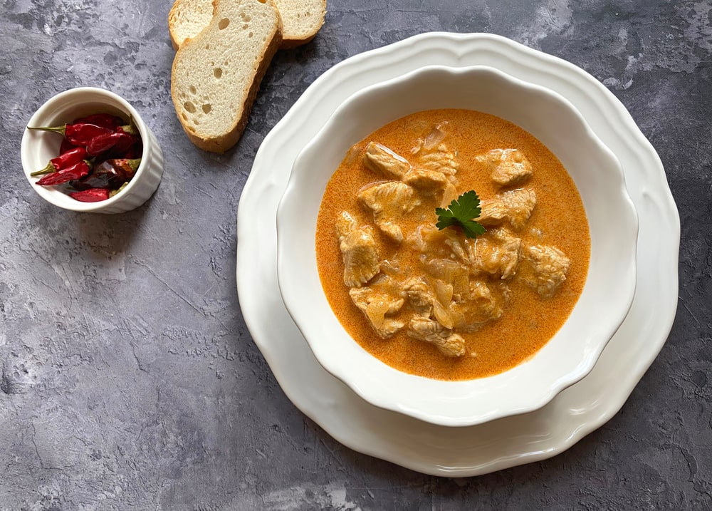 easy slow cooker chicken paprikash