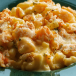 Easy Crockpot Buffalo Chicken Mac and Cheese